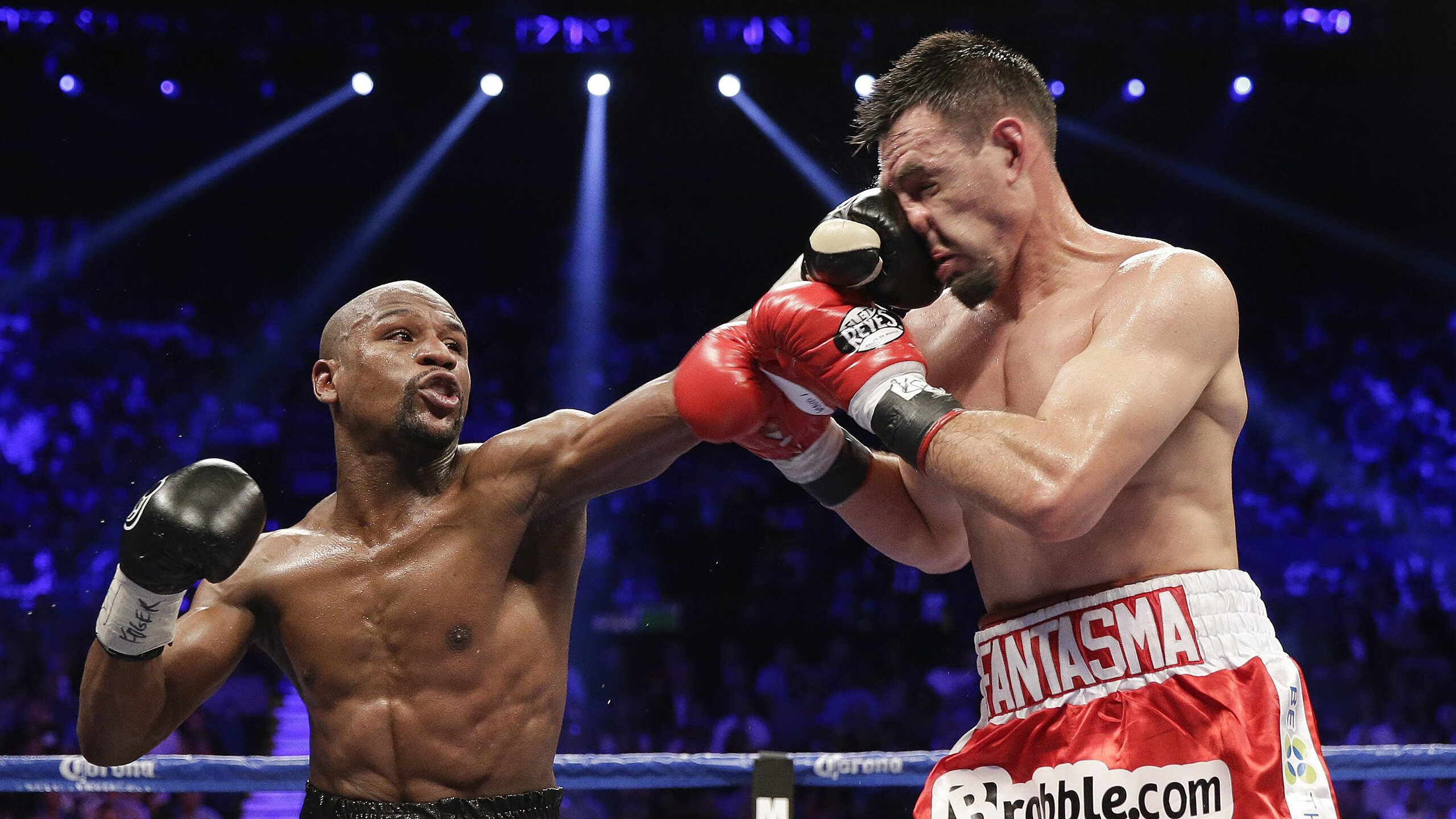 _夜空焰火运动盛典:灯火闪耀中的速度狂欢_,夜空火球